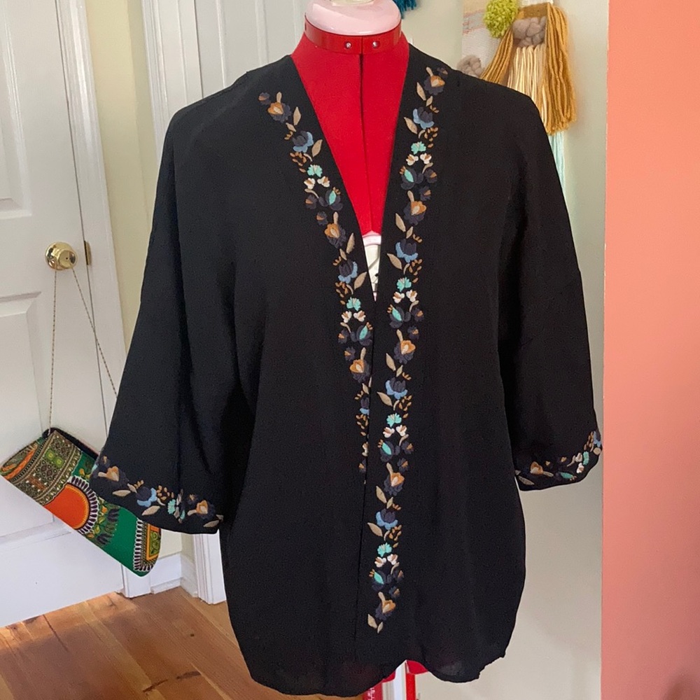 FOREVER 21 open front embroidered kimono